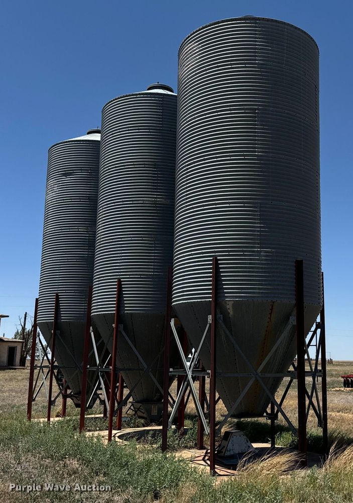 image for item DK6888 (3) 1978 Read grain bins