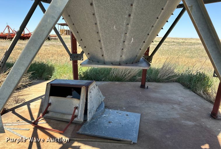 image for item DK6888 (3) 1978 Read grain bins