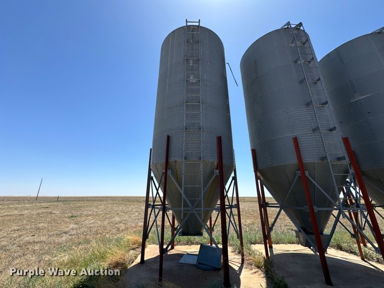 image for item DK6888 (3) 1978 Read grain bins