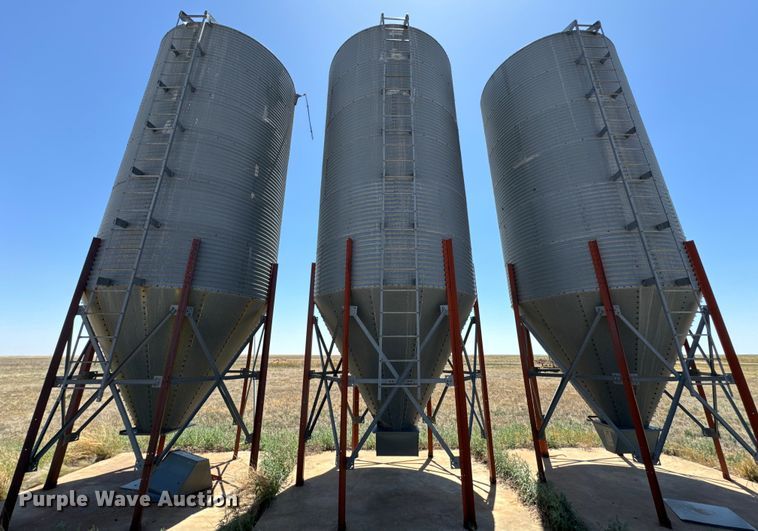 image for item DK6888 (3) 1978 Read grain bins