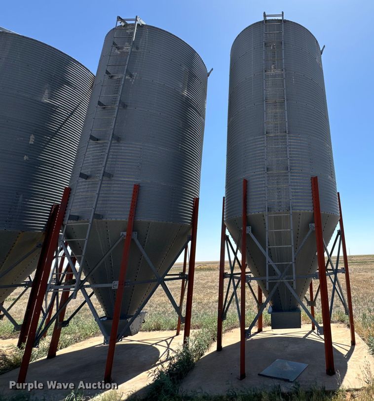 image for item DK6888 (3) 1978 Read grain bins