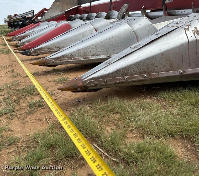 image for item DK6891 Case 1083 corn head