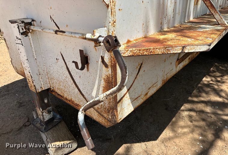 image for item DK6896 Livestock trailer