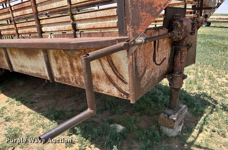 image for item DK6898 Dugan livestock trailer
