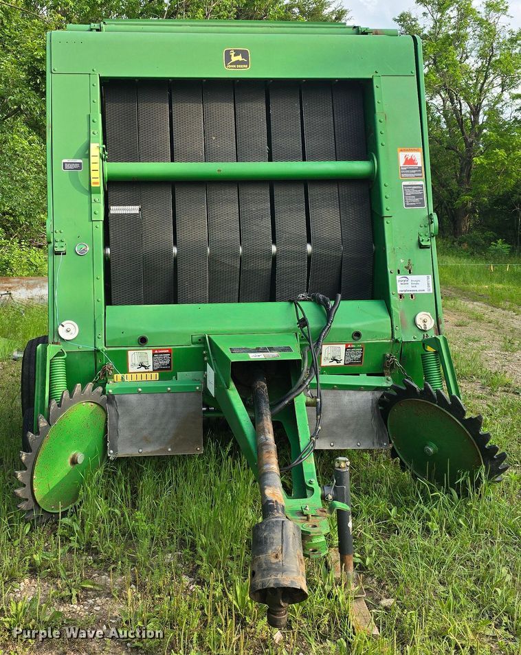image for item DM1700 1998 John Deere 566 round baler