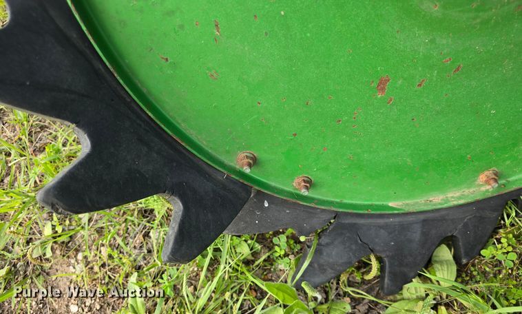 image for item DM1700 1998 John Deere 566 round baler