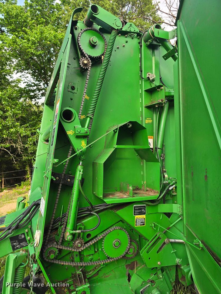 image for item DM1700 1998 John Deere 566 round baler