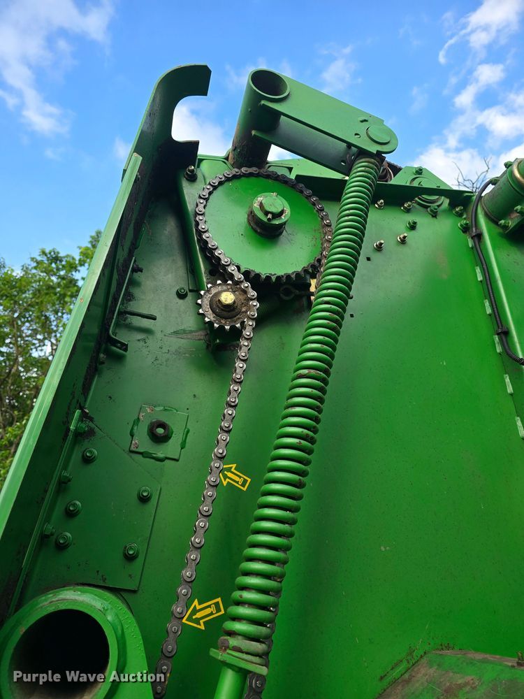 image for item DM1700 1998 John Deere 566 round baler
