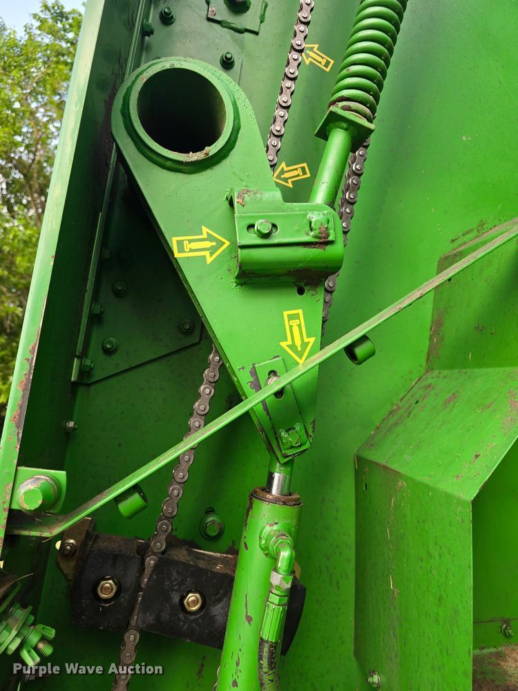 image for item DM1700 1998 John Deere 566 round baler