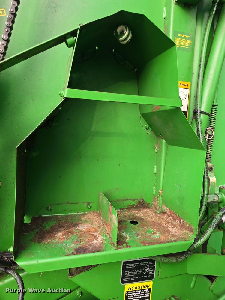image for item DM1700 1998 John Deere 566 round baler