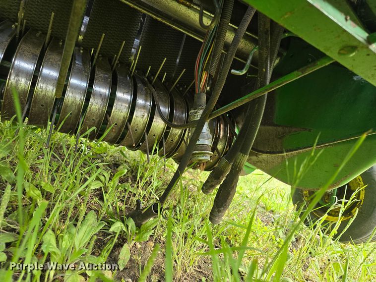 image for item DM1700 1998 John Deere 566 round baler