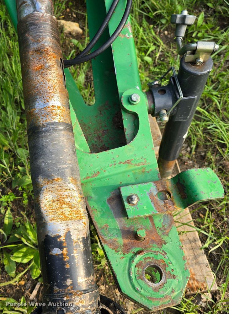 image for item DM1700 1998 John Deere 566 round baler