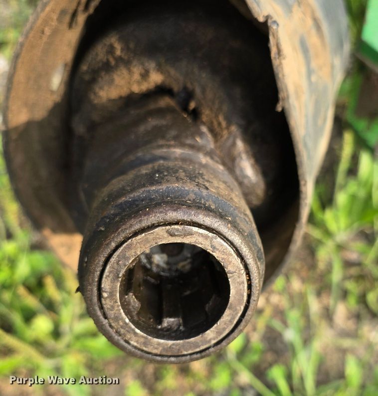 image for item DM1700 1998 John Deere 566 round baler