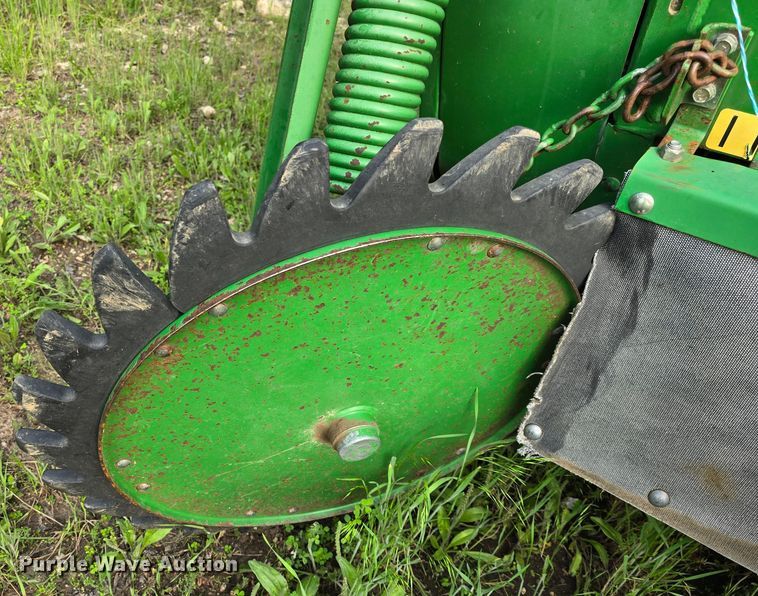 image for item DM1700 1998 John Deere 566 round baler