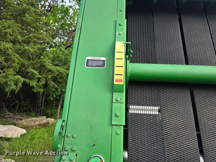 image for item DM1700 1998 John Deere 566 round baler