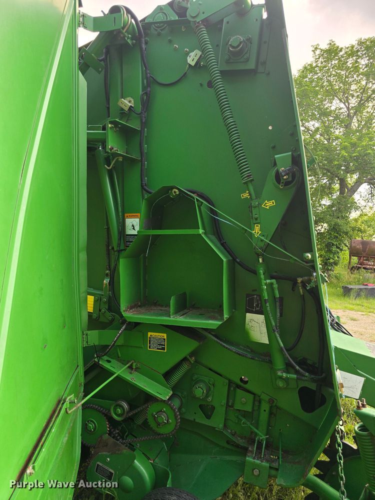 image for item DM1700 1998 John Deere 566 round baler