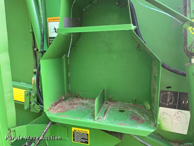 image for item DM1700 1998 John Deere 566 round baler