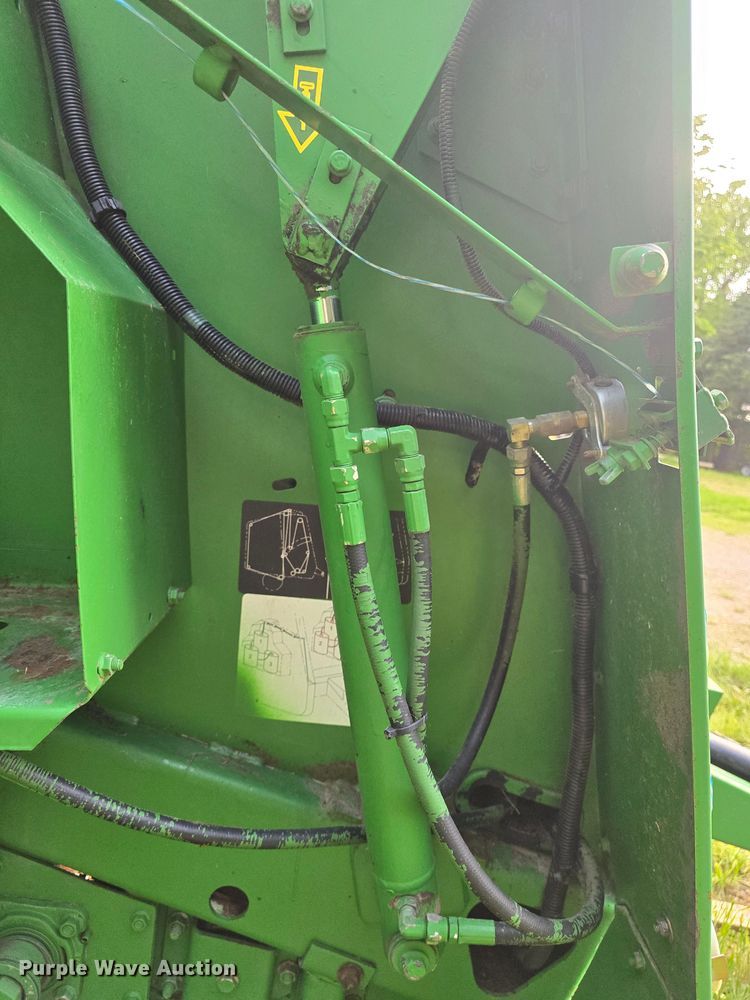 image for item DM1700 1998 John Deere 566 round baler