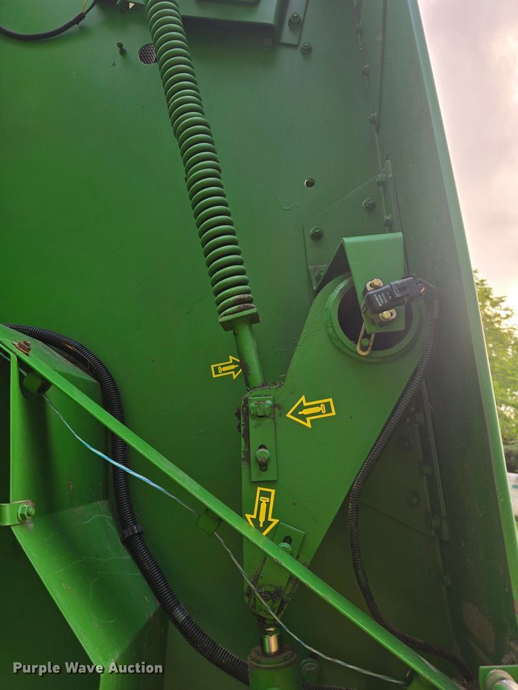 image for item DM1700 1998 John Deere 566 round baler
