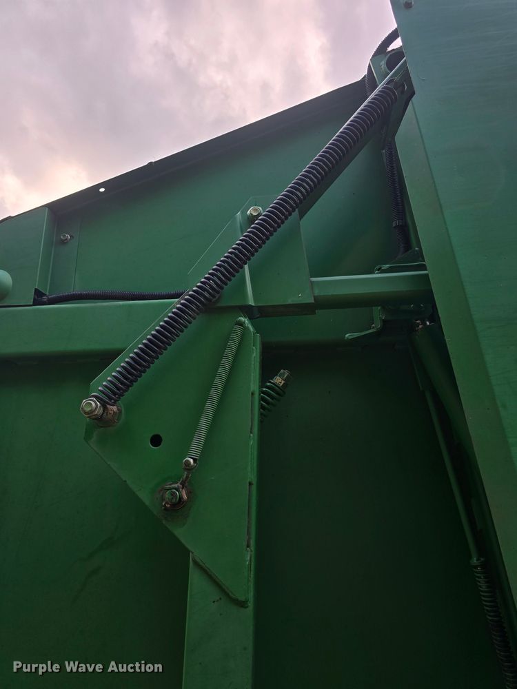 image for item DM1700 1998 John Deere 566 round baler