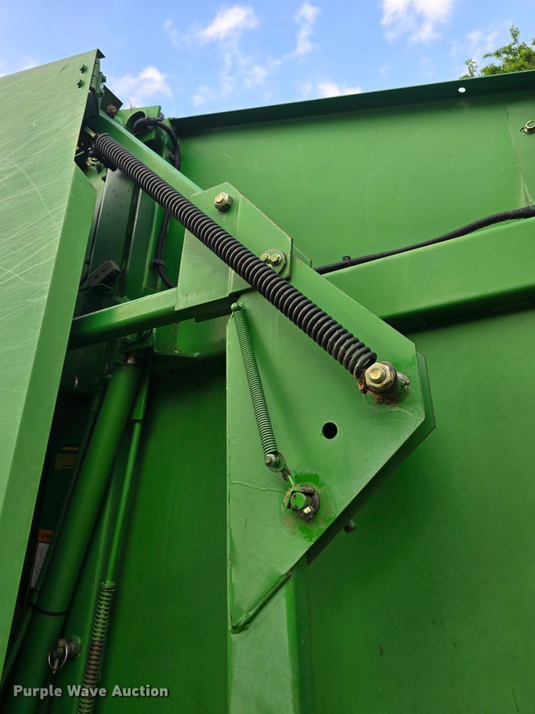 image for item DM1700 1998 John Deere 566 round baler