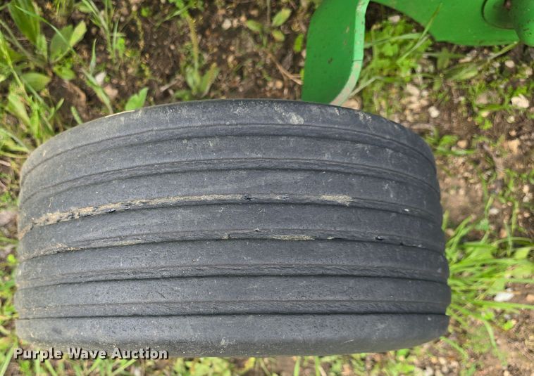 image for item DM1700 1998 John Deere 566 round baler