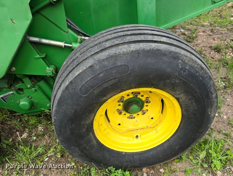 image for item DM1700 1998 John Deere 566 round baler