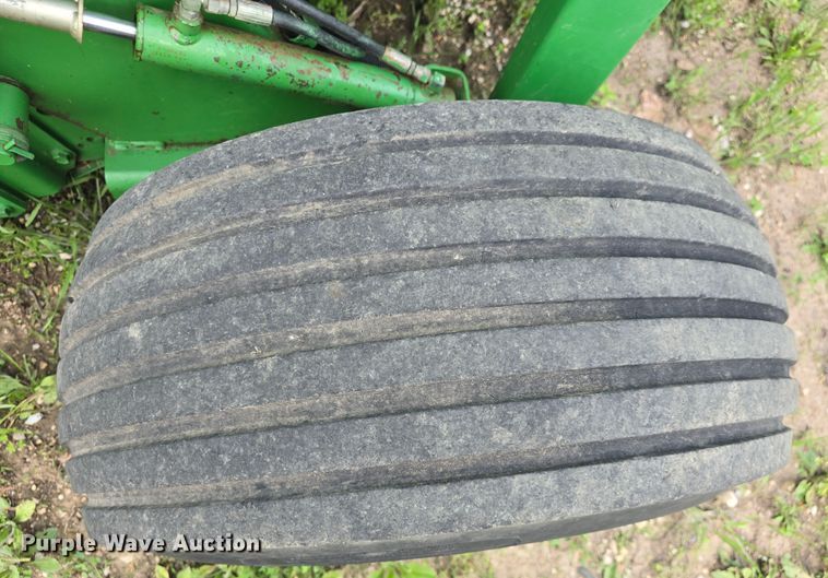 image for item DM1700 1998 John Deere 566 round baler