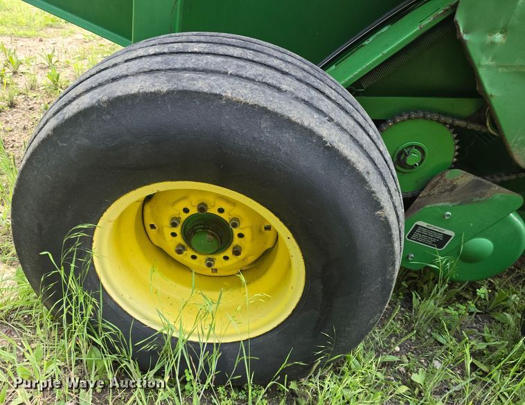 image for item DM1700 1998 John Deere 566 round baler