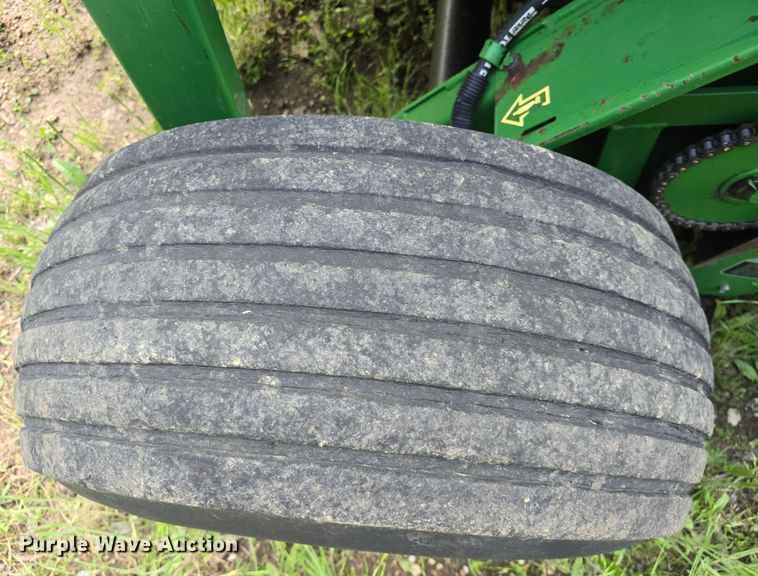 image for item DM1700 1998 John Deere 566 round baler