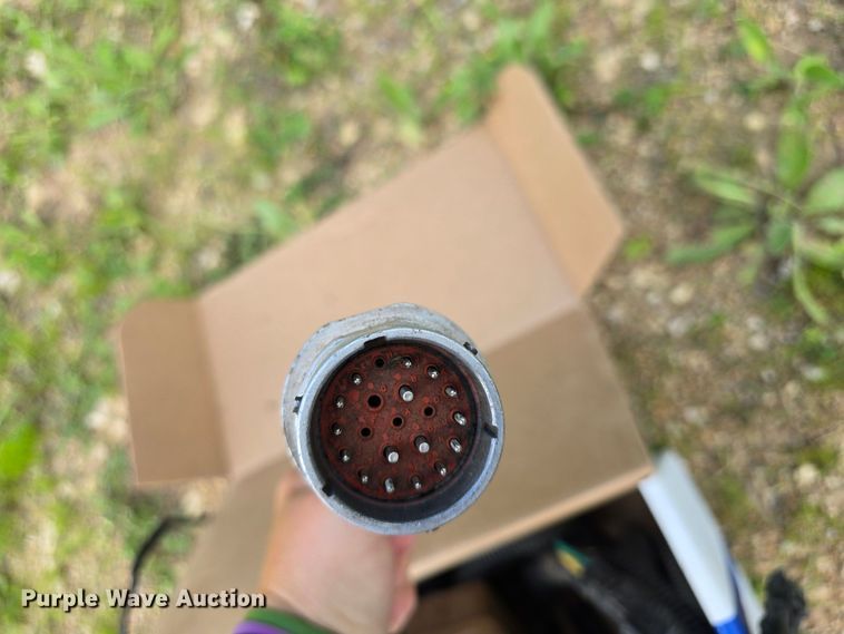 image for item DM1700 1998 John Deere 566 round baler