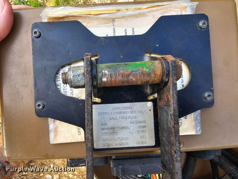 image for item DM1700 1998 John Deere 566 round baler