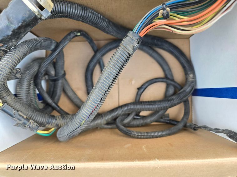 image for item DM1700 1998 John Deere 566 round baler