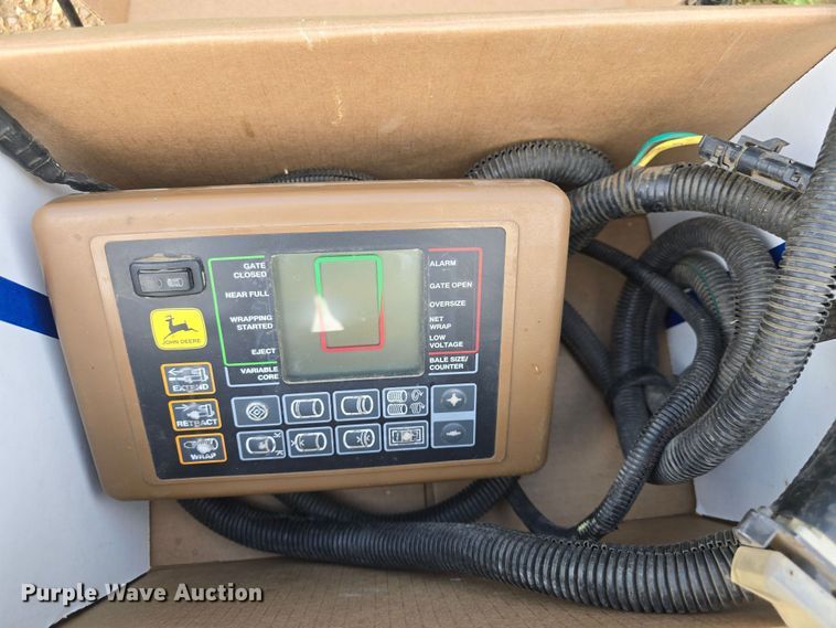 image for item DM1700 1998 John Deere 566 round baler