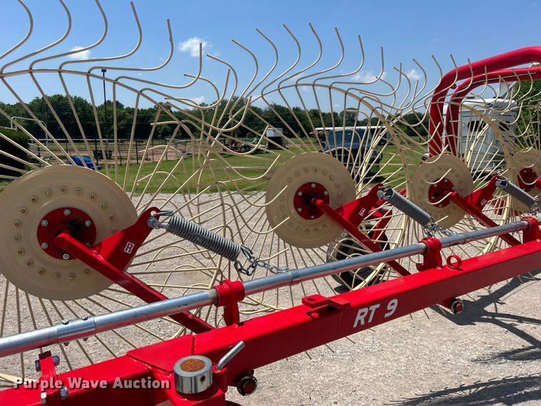 image for item DO6493 2020 Enrossi  RT-9 hay rake