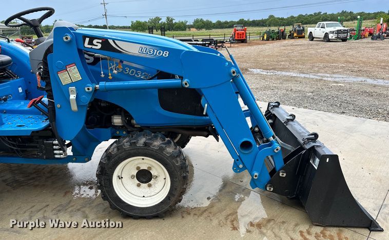 image for item DO6956 2015 LS Mtron XG3032H MFWD tractor