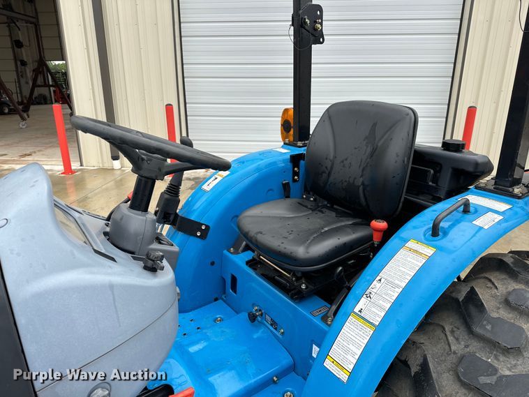 image for item DO6956 2015 LS Mtron XG3032H MFWD tractor
