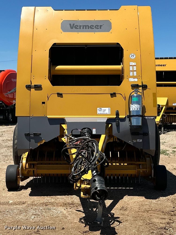 image for item DO6959 2021 Vermeer  604R Premium  round baler