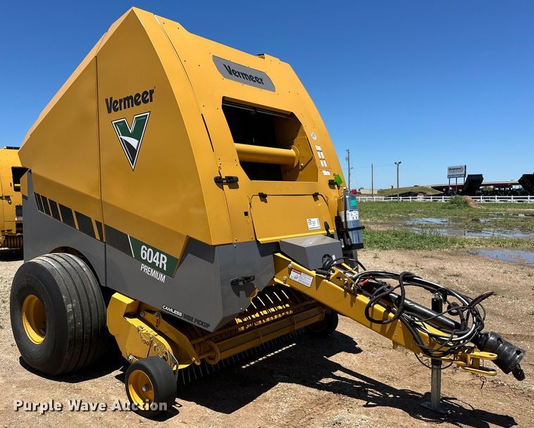 image for item DO6959 2021 Vermeer  604R Premium  round baler