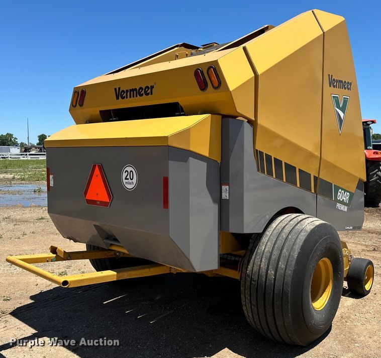 image for item DO6959 2021 Vermeer  604R Premium  round baler