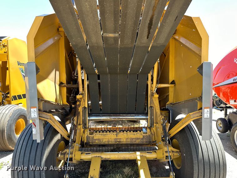 image for item DO6959 2021 Vermeer  604R Premium  round baler