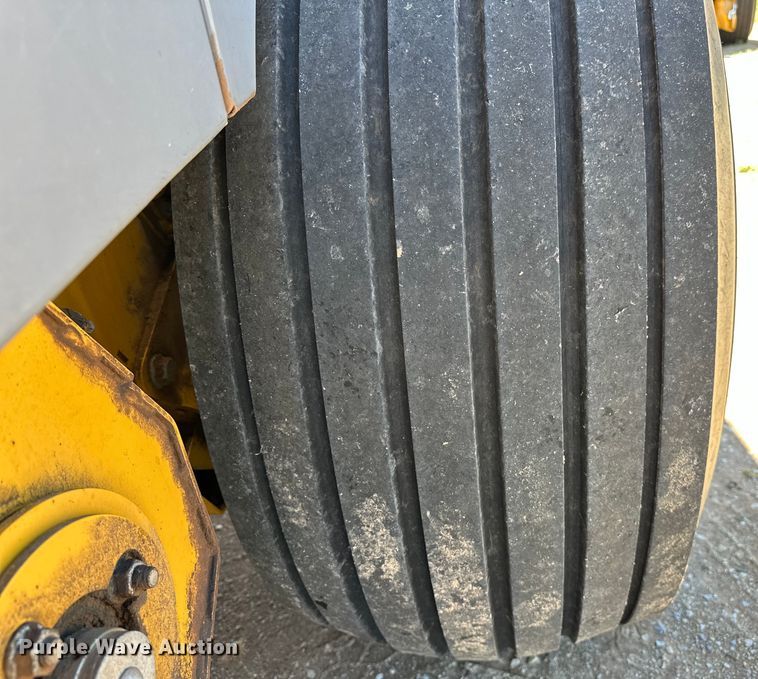 image for item DO6959 2021 Vermeer  604R Premium  round baler