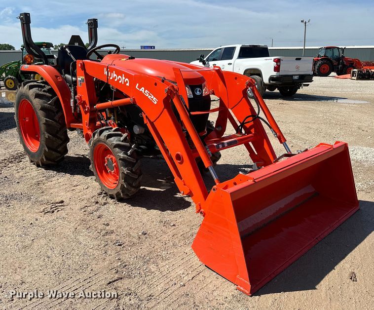 image for item DO6961 2021 Kubota L3901D MFWD tractor