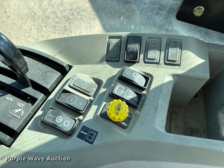 image for item DO6962 2011 John Deere  4720 MFWD tractor