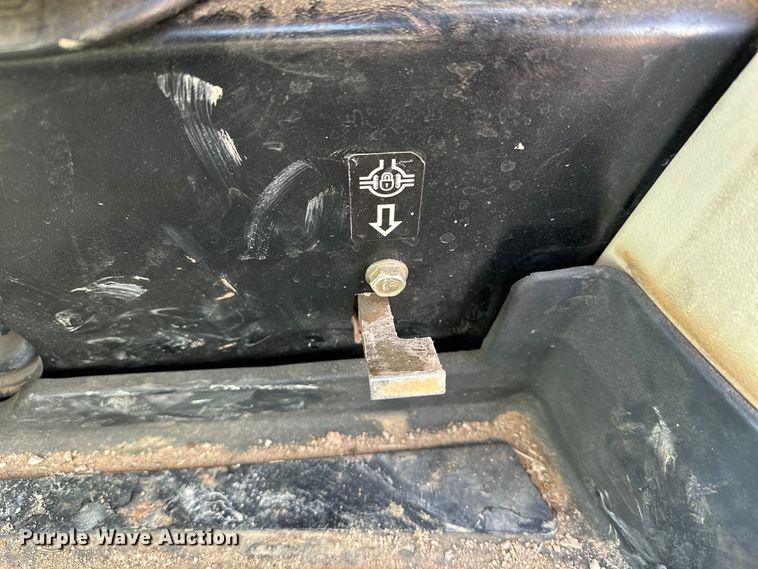 image for item DO6962 2011 John Deere  4720 MFWD tractor