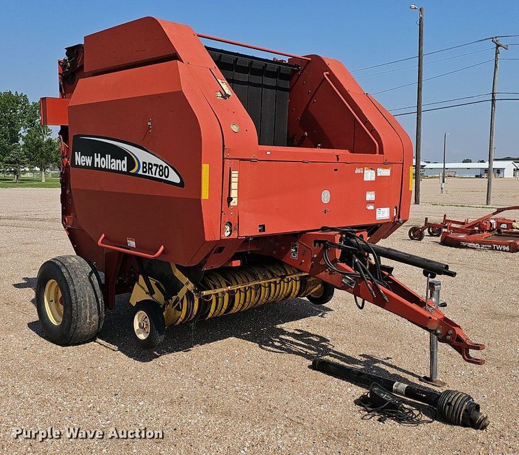 image for item DP0910 2005 New Holland BR780 round baler