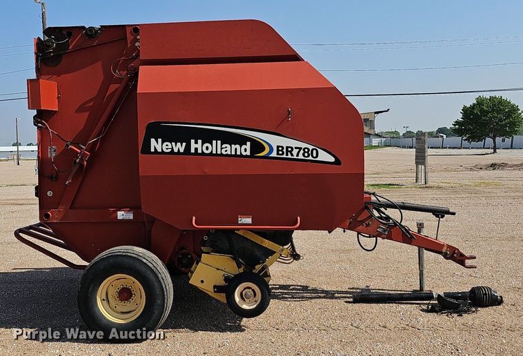 image for item DP0910 2005 New Holland BR780 round baler