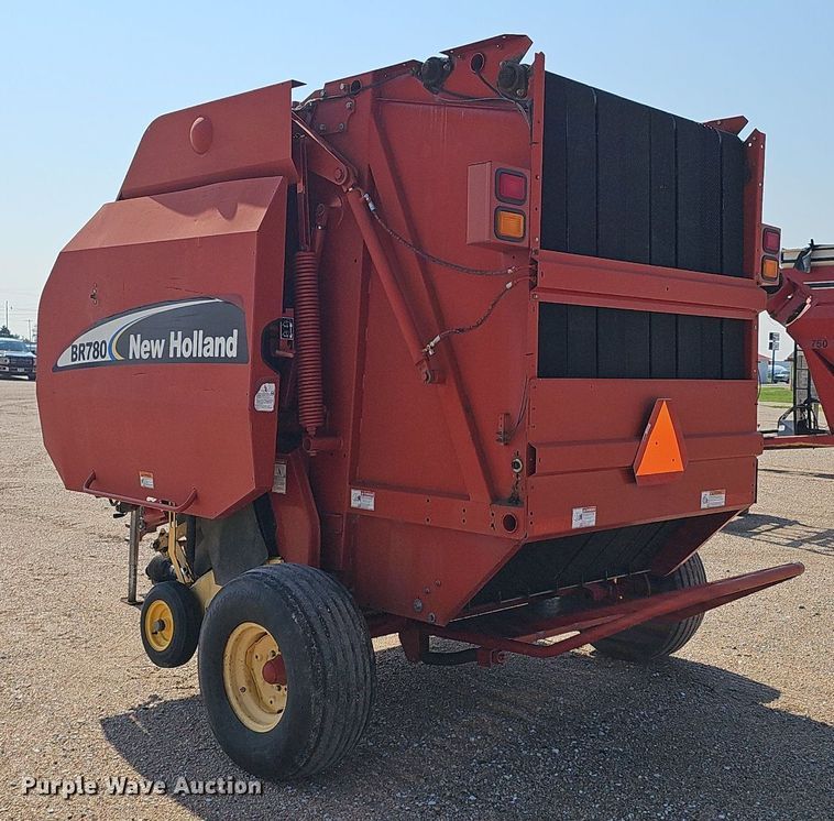 image for item DP0910 2005 New Holland BR780 round baler