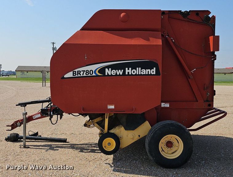 image for item DP0910 2005 New Holland BR780 round baler