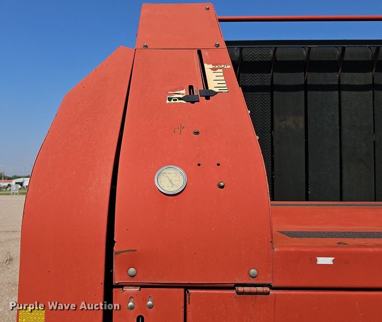 image for item DP0910 2005 New Holland BR780 round baler